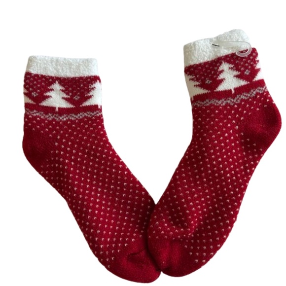 NWT a new day Women's Shoe Sz.4-10  Red/White Pattern Soft & Cozy Holiday Socks - Picture 2 of 12